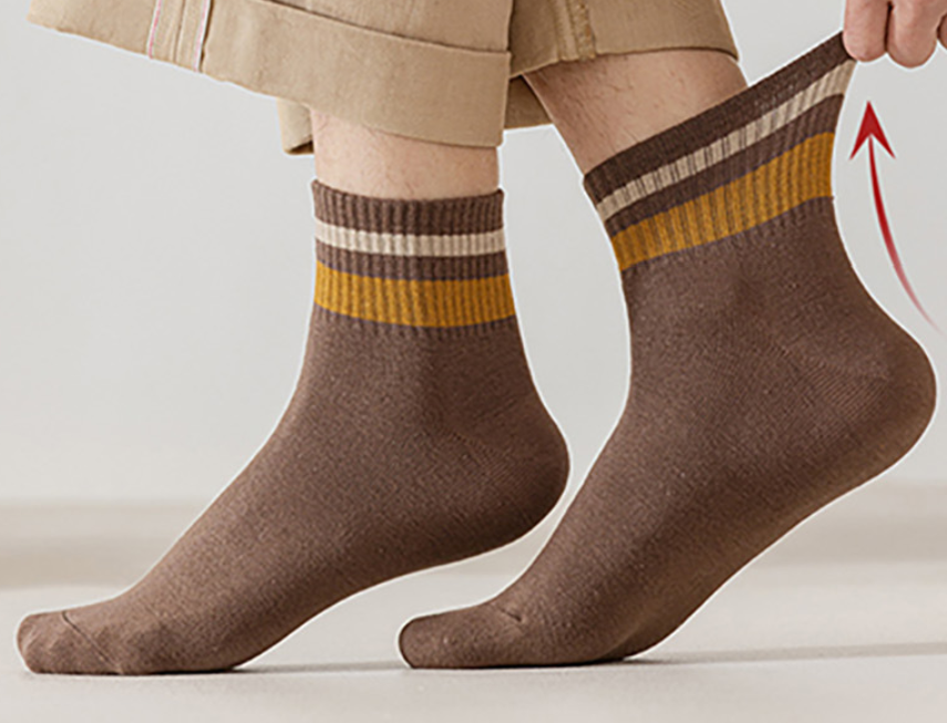 Men's anti-odor and moisture-wicking mid-calf socks for spring/autumn, boys' sports socks.