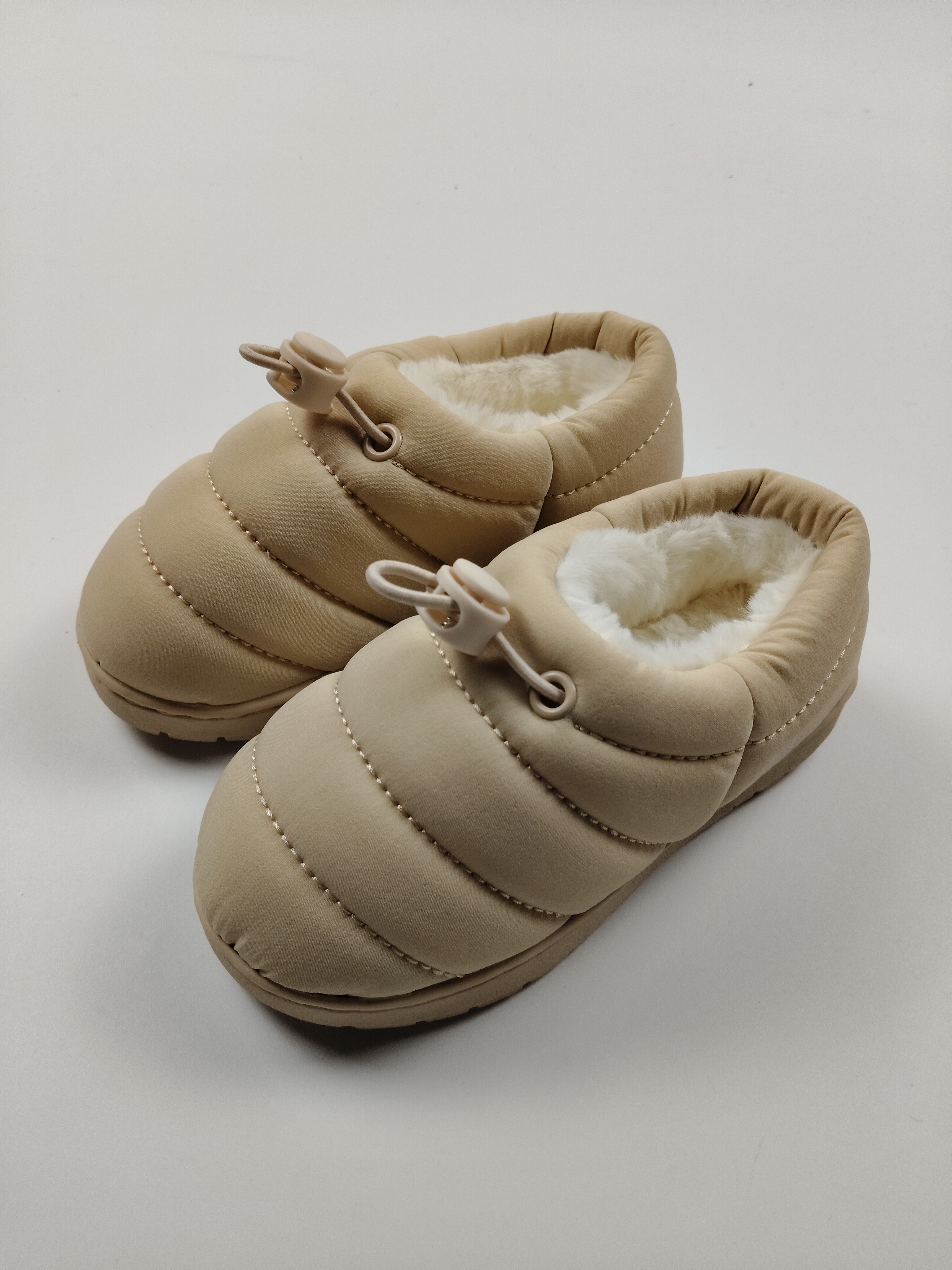 Indoor shoes