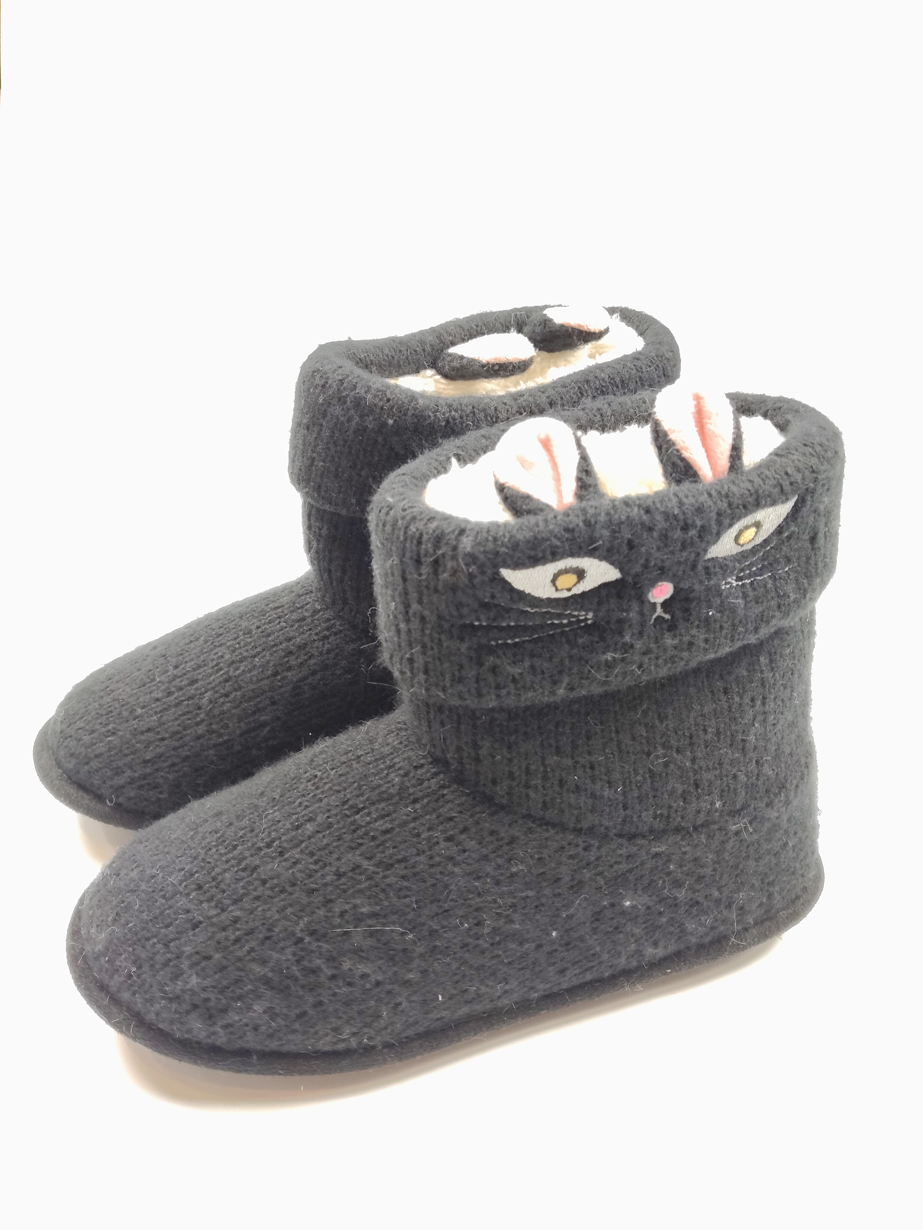 Indoor shoes