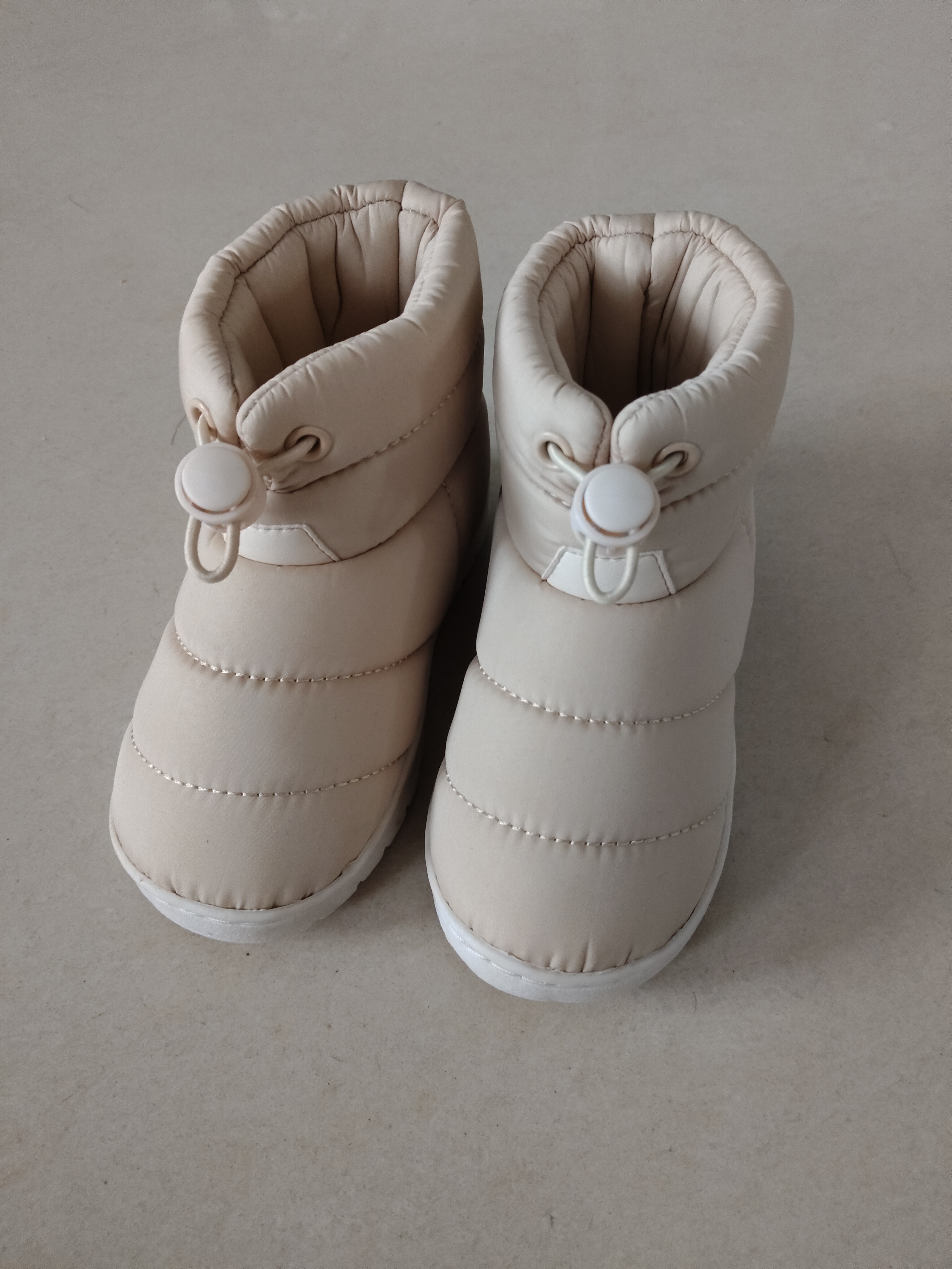 Indoor shoes