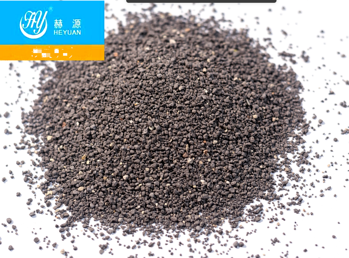 Cat litter with activated carbon