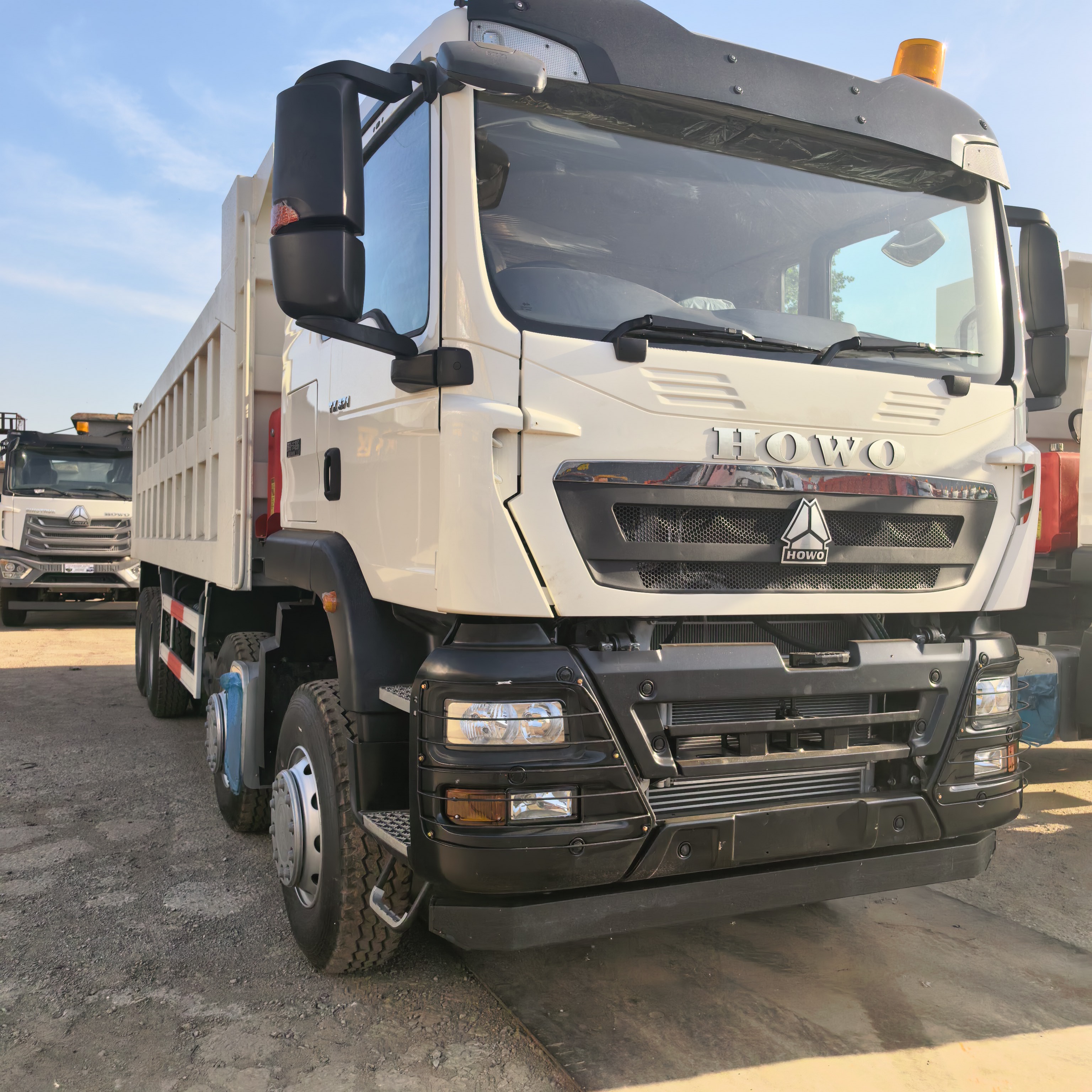 Export SINOTRUK HOWO TX 8X4 Dump Truck