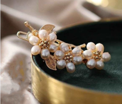 Natural Freshwater Pearl Gair Clip Petals Ear Clip