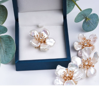 Quality Decorative Beads Natural Pearl Sunflower Shape Keshi Brooch for Clothes
