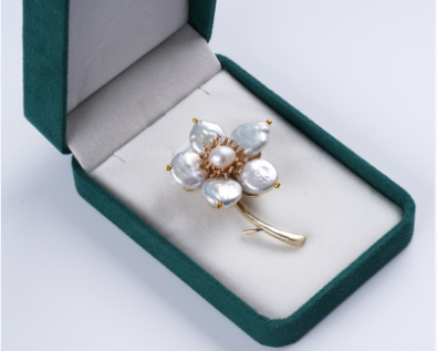 Flower-shaped Freshwater Pearl Brooch