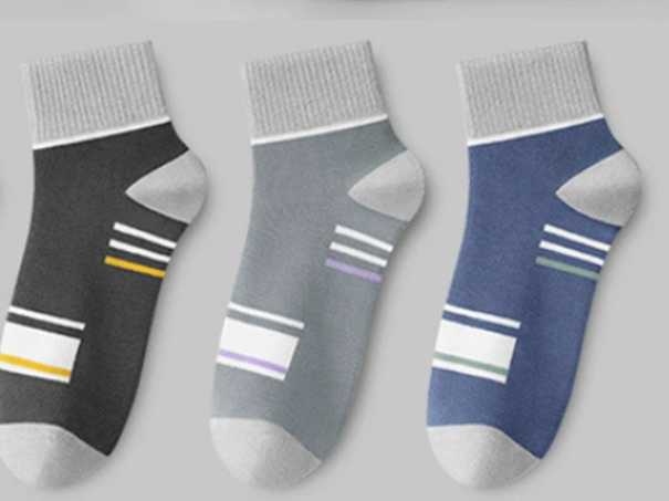 Men's anti-odor and moisture-wicking mid-calf socks for spring/autumn, boys' sports socks.
