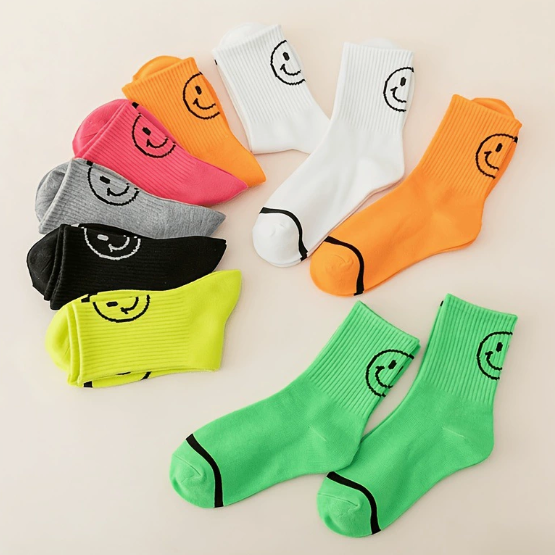 Men's anti-odor and moisture-wicking mid-calf socks for spring/autumn, boys' sports socks.