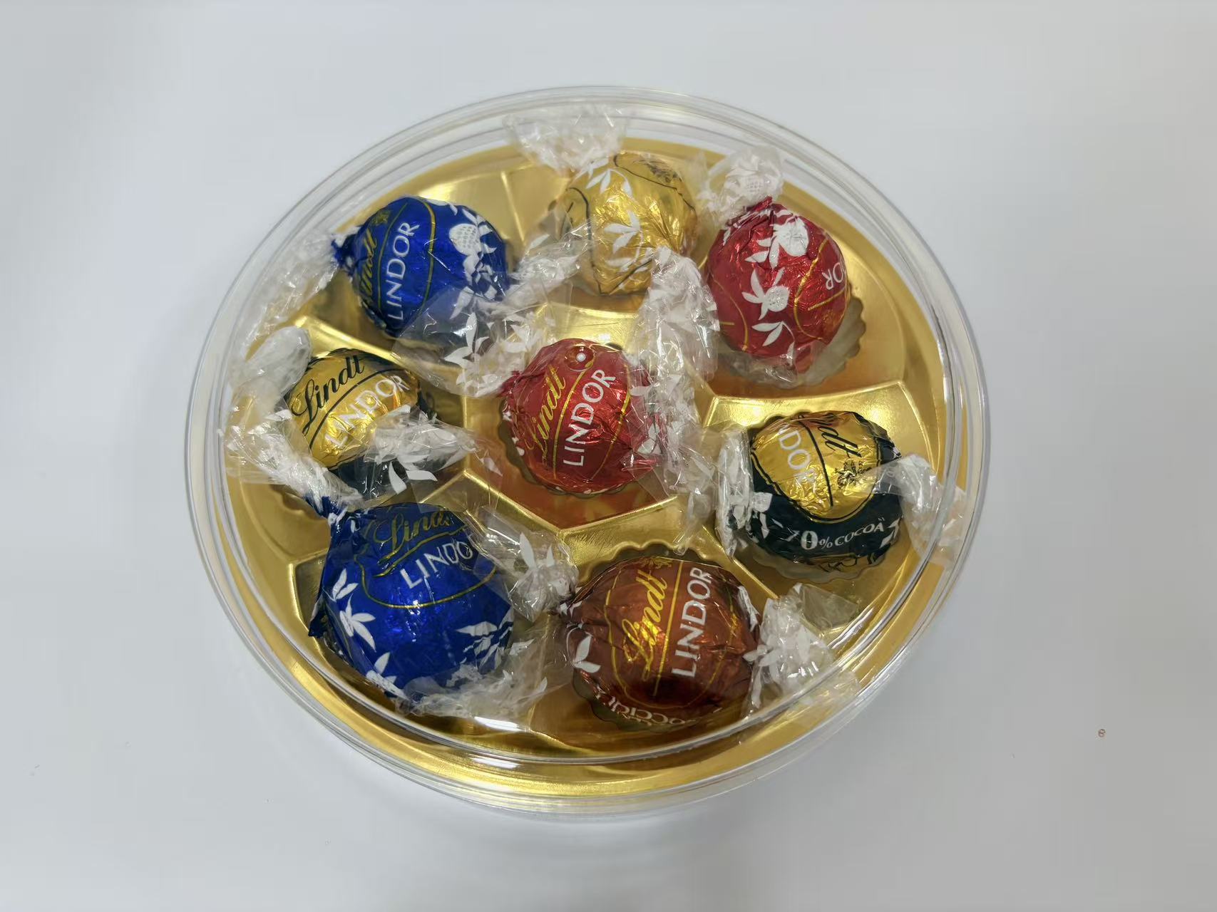 8 pcs circular shaped chocolate