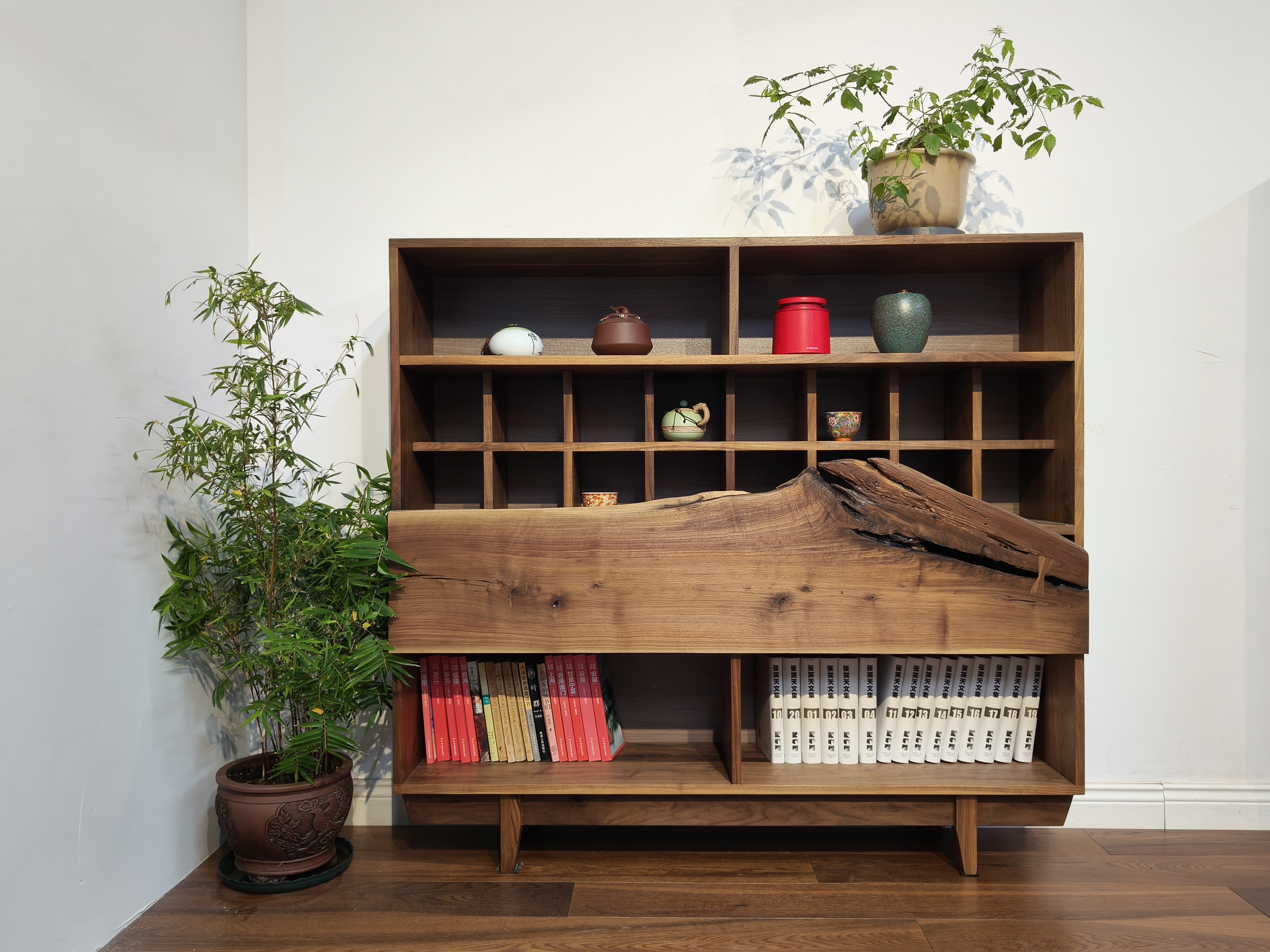 Entrance cabinet for storage and side cabinet for dining area