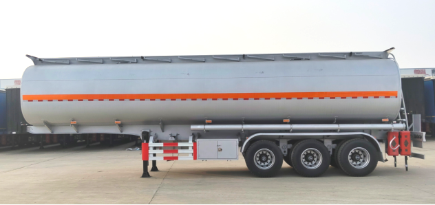 Fuel Tanker Semi-Trailer with 4 Compartments