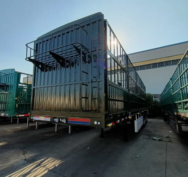 Fence semi-trailer
